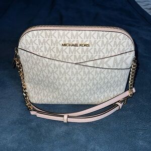 Micheal Kors Jet Set Travel Medium Logo Dome Crossbody Bag